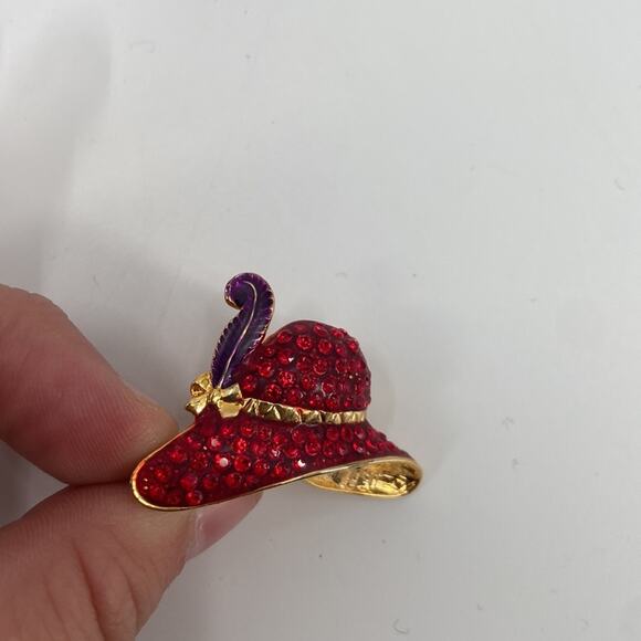Red hatter gem encrusted pin - Picture 3 of 4